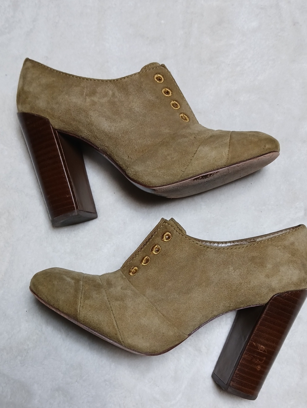 Tory Burch Tan Suede Block Heel Booties with Gold Eyelets Size 6M